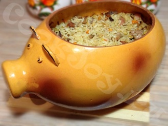 Рис в глиняном горшочке, запеченный в духовке