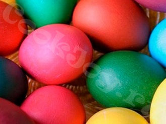 Пасхальные яйца, крашенные пищевыми красителями
