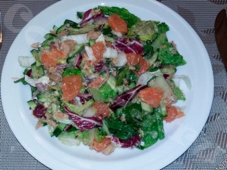 Салат из тунца и грейпфрута