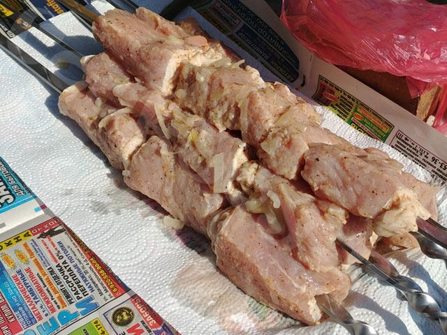 Шашлык из свинины в маринаде на тане