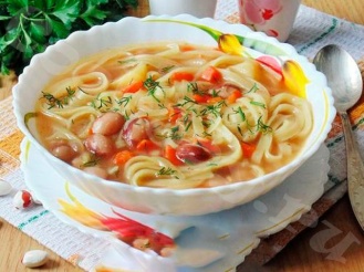 Фасолевый суп с домашней лапшой